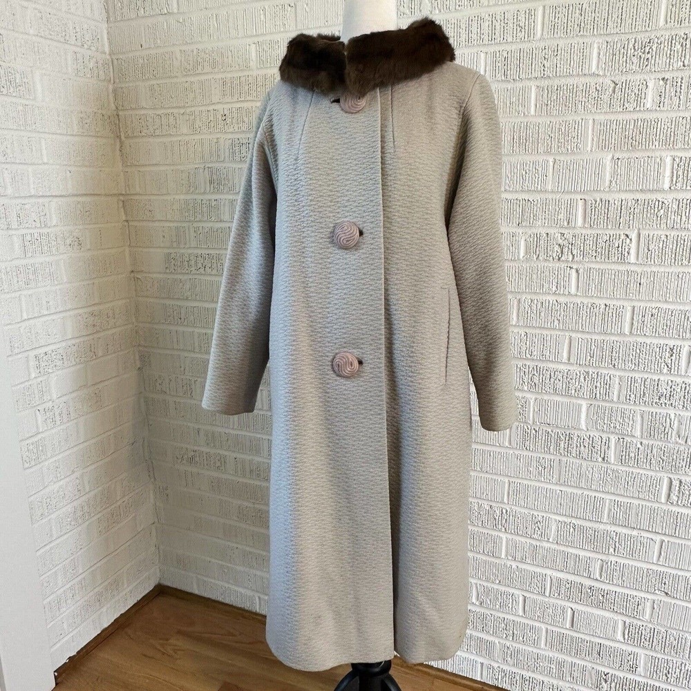 Vintage Coat Women's Medium Fur Collar Beige Textured ILGWU Made In The USA